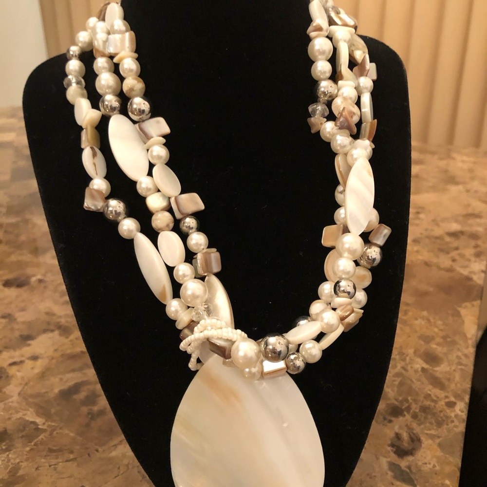 Shell necklace - Picture 4 of 8